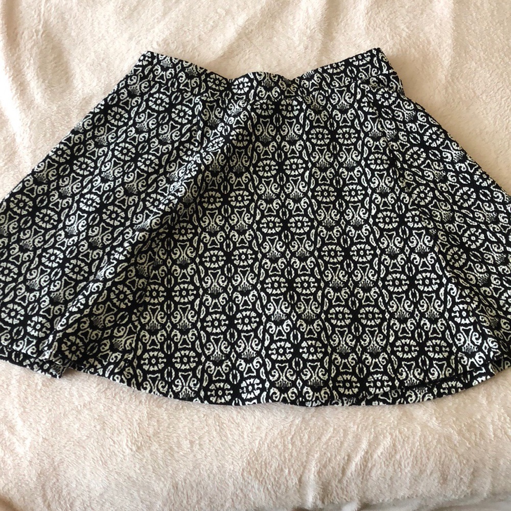 Black and white patterned skirt🖤